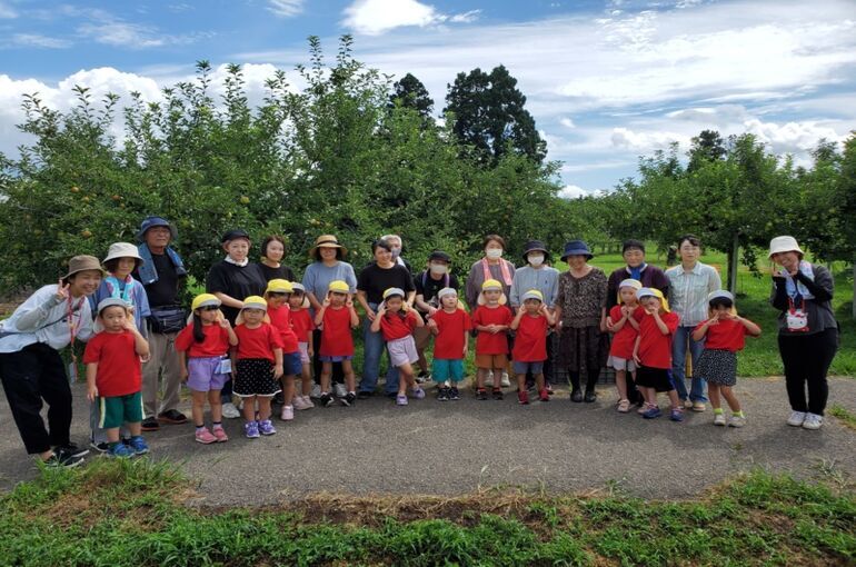 祖父母交流会🍎りんごのシール貼り🍎