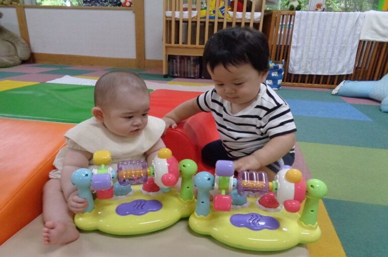 元気いっぱいな秋の０、１、２歳児の子ども達🌰